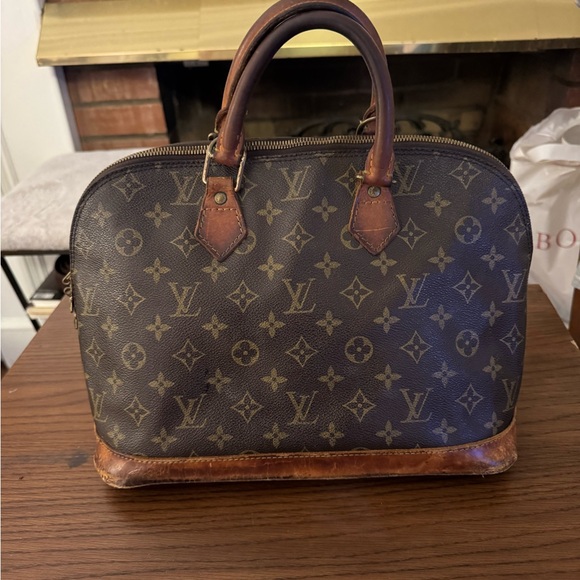 Louis Vuitton Medium sized Purse / Shoulder Bag - Genuine! - Picture 1 of 10